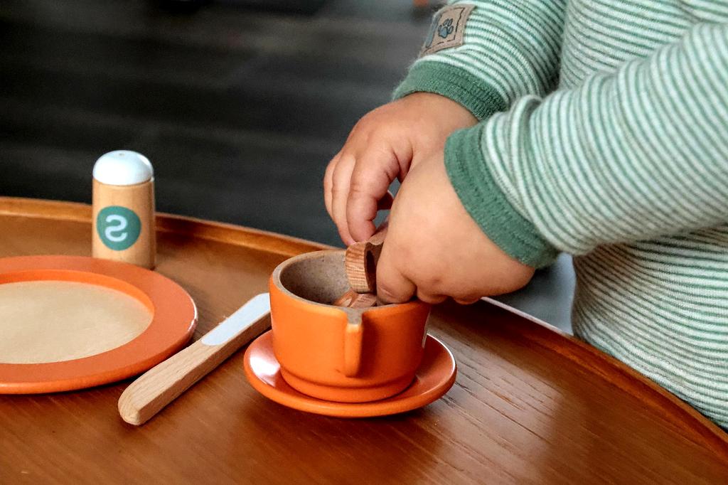 Salle de jeux vidéo moderne avec équipements et réalité virtuelle